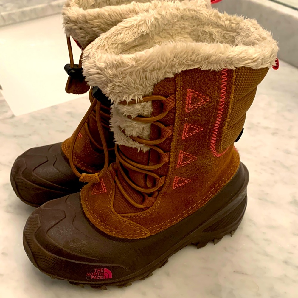 The North Face Girls Snow Boot. Faux fur, insulated and waterproof. Size 13